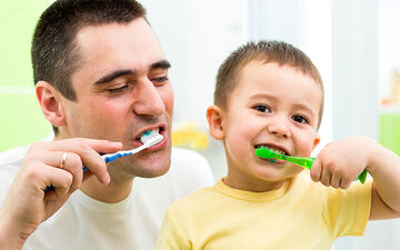 چه چیزهایی بخوریم دیگر نیاز نیست مسواک بزنیم؟