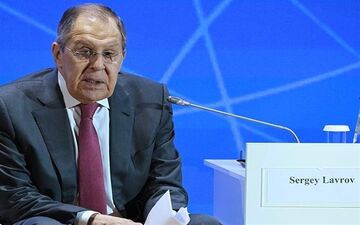 لاوروف:غرب بدون اینکه خجالت بکشد تاریخ را تحریف می‌کند