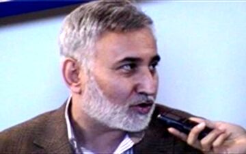  با هیچ فردی عقد اخوت نبسته است