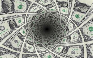  قیمت دلار در صرافی‌های بانکی ۱۳ هزار و ۷۰۰ تومان شد 
