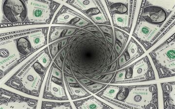  قیمت دلار در صرافی‌های بانکی ۱۳ هزار و ۷۰۰ تومان شد 