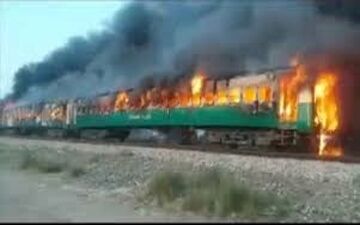 ۶۴ کشته در حریقِ قطار مسافربری در پاکستان