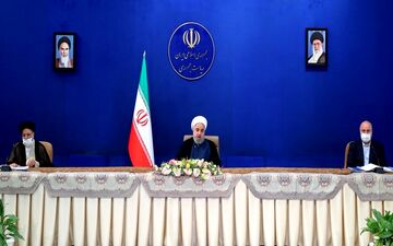 روحانی: سه قوه در یک سال پیش رو می‌توانند تصمیمات مؤثری برای شکوفایی اقتصاد بگیرند