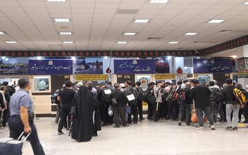 ‌

تردد بیش از ۸۰۰۰ زائر عتبات عالیات از پایانه مرزی خسروی 


‌

‌