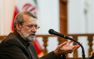 لاریجانی: متن مصوبه آمریکایی‌ها  آنقدری که واقعی است نشان داده شود؛رسانه‌ها اضطراب بلاوجه درباره مصوبه آمریکایی‌ها ایجاد نکنند