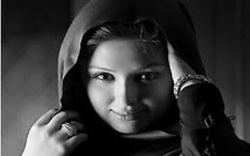 تیپ نیوشا ضیغمی و همسرش در کنار همایون شجریان/عکس