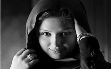تیپ نیوشا ضیغمی و همسرش در کنار همایون شجریان/عکس