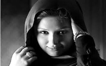 تیپ نیوشا ضیغمی و همسرش در کنار همایون شجریان/عکس