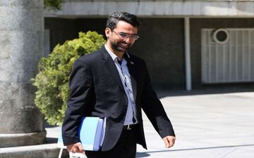 آذری جهرمی: به فرمایشات رهبر انقلاب درباره فضای مجازی توجه جدی می شود