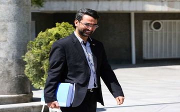 آذری جهرمی: به فرمایشات رهبر انقلاب درباره فضای مجازی توجه جدی می شود