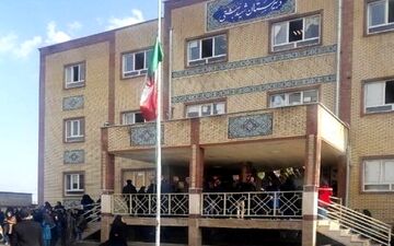 خودکشی دختر دانش آموز از طبقه‌ سوم مدرسه‌ای در کهگیلویه و بویراحمد +عکس