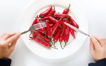 تأثیر غذاهای تند بر احساس درد و تحمل آن