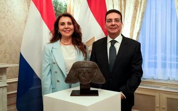 
بازگشت یک مجسمه غارت‌شده به مصر
