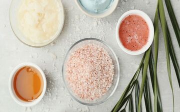 چند اسکراب دست‌ ساز خانگی برای داشتن پوستی لطیف و زیبا