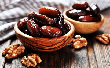 فواید شگفت انگیز خرمای سیاه