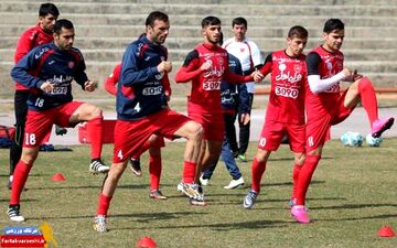 تماشاگران آبادانی مانع تمرین پرسپولیس شدند