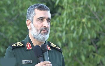سردار حاجی‌زاده: در حوزه فناوری به خودروسازان کمک می‌کنیم/ سپاه به دنبال تصدی‌گری در این حوزه نیست
