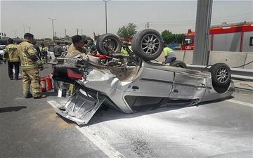  واژگون شدن پژو ۴۰۵ در تصادف شدید ۴ خودرو