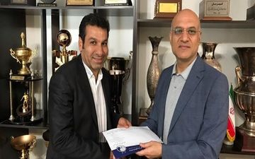 مومنی: این مربیان اگر قهرمان لیگ ایران که هیچ، قهرمانی لالیگا هم بیاورند، نزد من ارزشی ندارند!