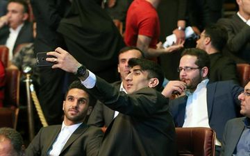 کفش طلا بجای دستکش طلا +عکس