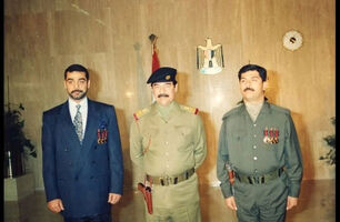 عکس کمتر دیده شده از پسر صدام در بازدید از جنگنده‌های عراق در دهه ۶۰