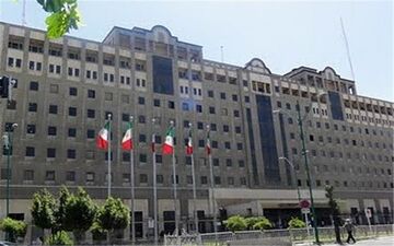 تجمع معترضان به انتخاب رشته کنکور مقابل مجلس