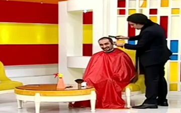 اصلاح موی مجری معروف در برنامه زنده 