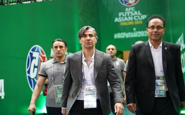 کادرفنی تیم ملی فوتسال تماشاگر دیدار هیات فوتبال قم و گیتی پسند