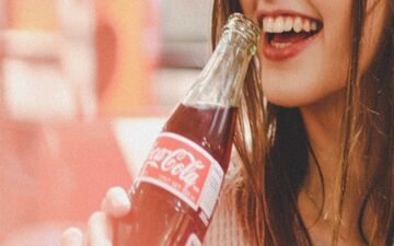 نوشیدن نوشابه به‌جای قهوه در صبح؛ مفید یا مضر؟