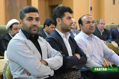 نشست معاون سیاسی وزارت کشور با معتمدین کرمانشاه