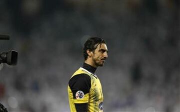 دروازه بان استقلال مصدوم شد