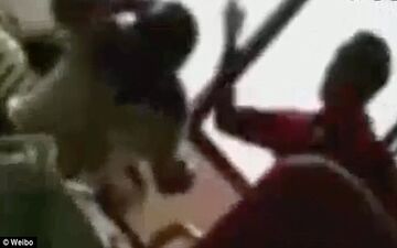 خشم کاربران از رفتار بی شرمانه مرد جوان با پدرش+فیلم