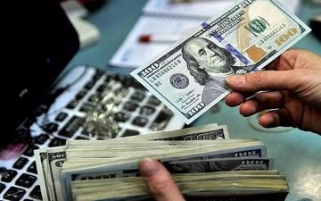 واکنش همتی به نوسانات ارز؛ مداخله جدی بانک مرکزی در بازار