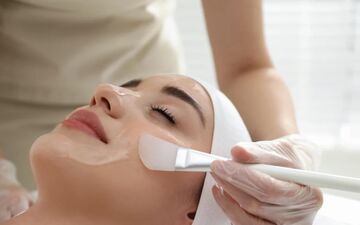 پوستی صاف و بدون لک با کمترین دردسر: لایه‌برداری شیمیایی PCA چگونه معجزه می‌کند؟