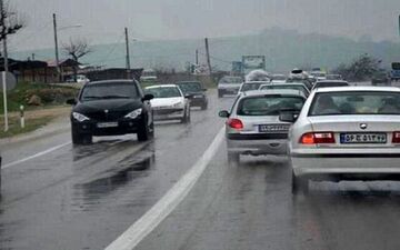 بارش برف و باران در محور‌های ۱۳ استان کشور/ تردد در جاده‌های شمالی روان است
