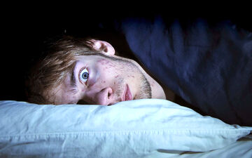 علت و نشانه های اختلال در خواب