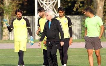  کمک استقلالی ها به زلزله زدگان در دستان رحمتی