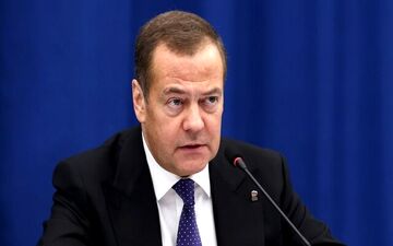 مدودف: فرانسه رئیس‌جمهور ندارد!