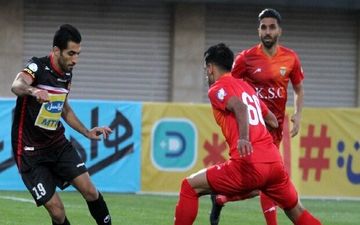 نیمه اول پرگل برای تقابل پرسپولیس و نساجی با لباس های عجیب