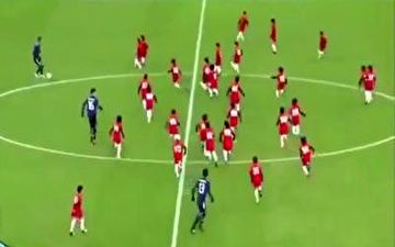 فوتبال بازی کردن سه فوتبالیست حرفه‌ای با ۱۰۰ کودک! + فیلم 