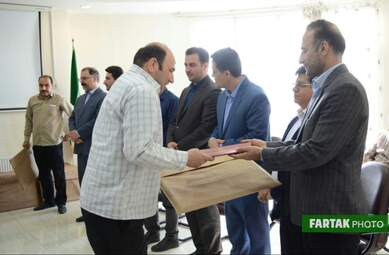 تجلیل از کارگران خدماتی و کارکنان فضای سبز شهرداری در فرهنگسرای گل‌نرگس