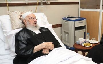حال آیت‌الله مکارم خوب است 

