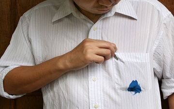 پاک کردن لکه از روی لباس سفید 
