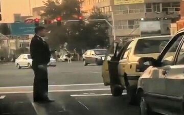 تذکر پلیس راهور به راننده‌ای که سیگار خود را روی زمین انداخت