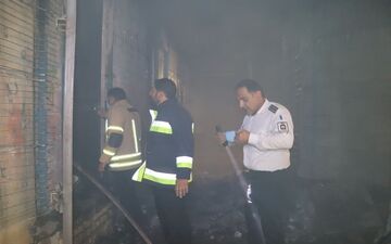 آتش‌نشانان کرمان مانع گسترش آتش در بیمارستان افضلی‌پور شدند
