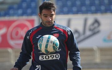هافبک پرسپولیس در حال بررسی پیشنهادات 