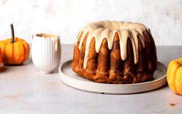 طرز تهیه کیک کدو حلوایی خانگی / دستور مجلسی با بافت لطیف