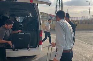 ورود داوران دیدار استقلال و گل‌گهر به ورزشگاه + ویدئو
