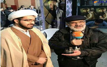 عکس/ آقای بازیگر در کنار فرزند روحانی اش