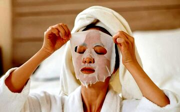 بهترین ماسک‌های صورت برای درمان جوش و لک؛ راهکاری طبیعی برای پوستی صاف و شفاف